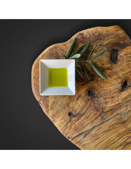 Tabla de madera de olivo tallada a mano